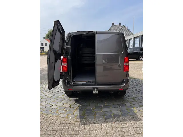 Peugeot Expert 2.0 BlueHDI 145 S&S 2023 Diesel 22