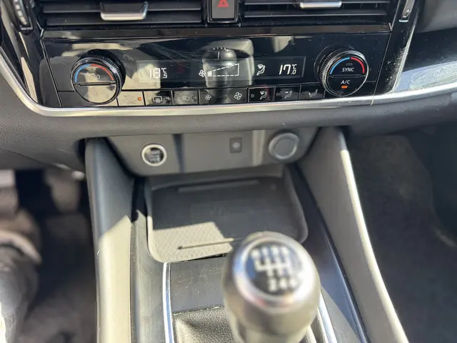 Nissan QASHQAI 1.3 MHEV N-Style 2022 Hybride Benzine 21