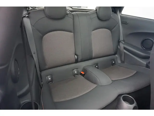 MINI 3-Deurs Cooper 2022 Benzine 10