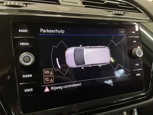 Volkswagen Touran 1.5 TSI DSG Highline 2020 Benzine 22