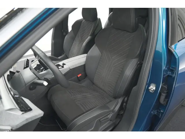 Peugeot 5008 1.2 Hybrid 136 GT 2024 Hybride Benzine 29