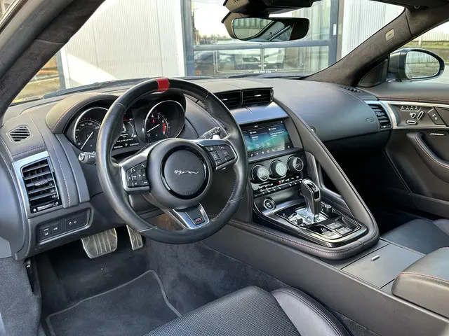 Jaguar F-Type P300 RWD R-Dynamic 2020 Benzine 3