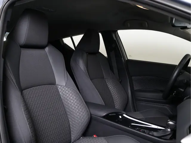 Toyota C-HR 2.0 Hybrid Dynamic 2023 Hybride Benzine 9