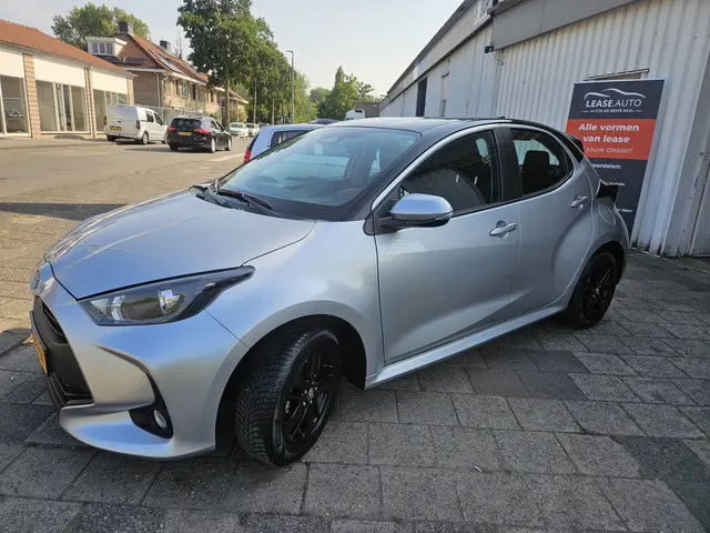 Toyota Yaris 1.5 Hybrid 115 Active 2024 Hybride Benzine 2