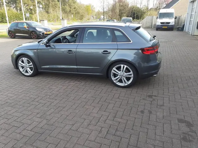 Audi A3 Sportback 1.4 TFSI Attraction 2013 Benzine 2