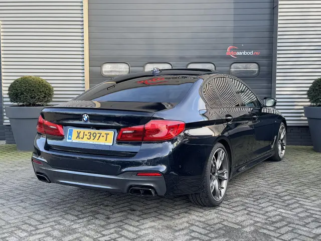BMW 5 Serie M550i xDrive High Executive 2018 Benzine 2