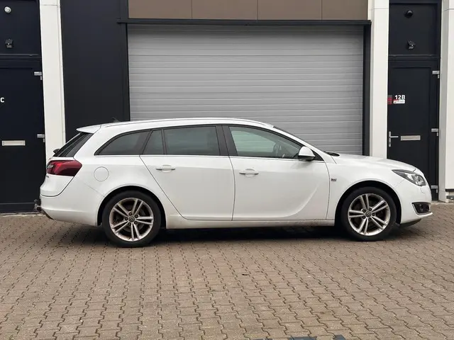 Opel Insignia Sports Tourer 1.6 T Business+ 2014 Benzine 13