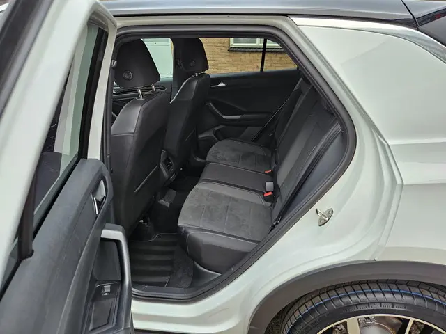 Volkswagen T-Roc 1.5 TSI R-Line Edition 2025 Benzine 13