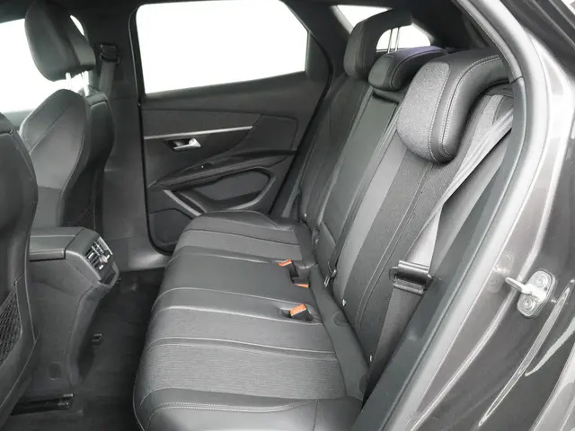 Peugeot 3008 1.6 e-THP 165pk GT Line 2018 Benzine 10