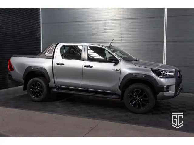 Toyota Hilux 2