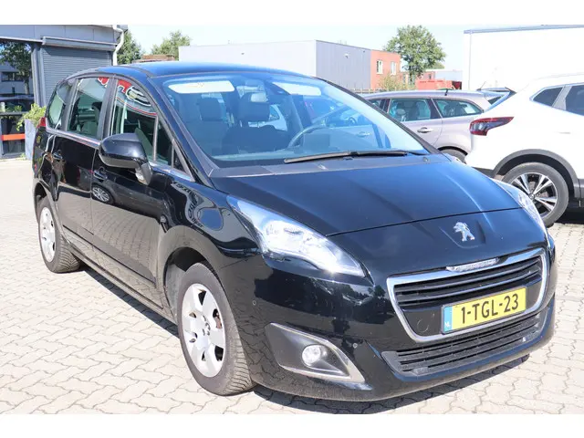 Peugeot 5008 1.6 HDi Active 5p. 2014 Diesel 11