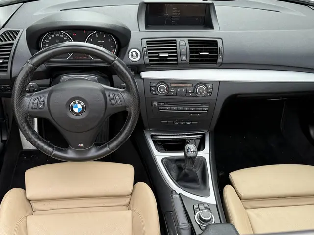 BMW 1 Serie Cabrio 118i M Pakket 2013 Benzine 3