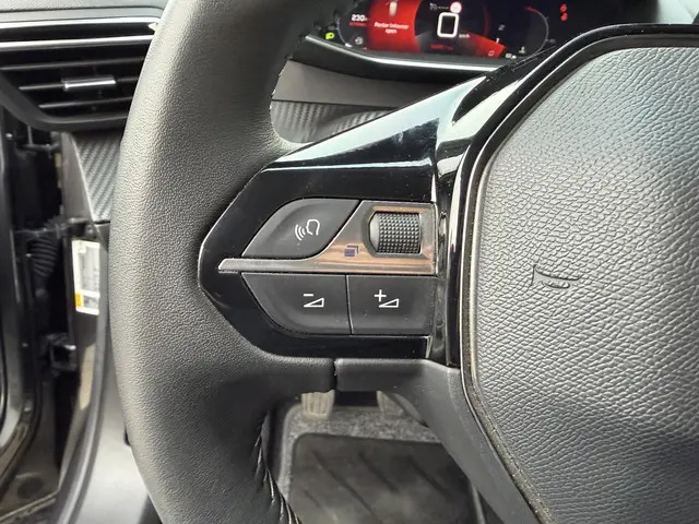 Peugeot 2008 1.2 Turbo 100 PK Allure Pack 2021 Benzine 28