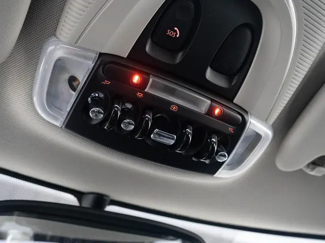 MINI 5-Deurs One 2019 Benzine 24