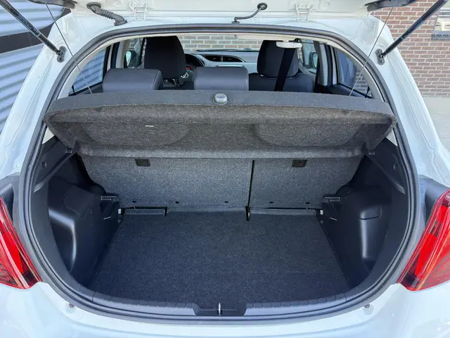 Toyota Yaris 1.0 VVT-i Aspiration 2016 Benzine 26