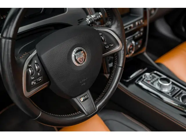 Jaguar XK XKR 5.0 V8 XKR-S Convertible 2012 Benzine 15