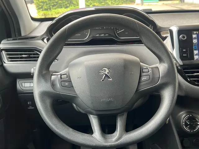 Peugeot 208 1.2 PureTech Active Navi, Cruise 2015 Benzine 15