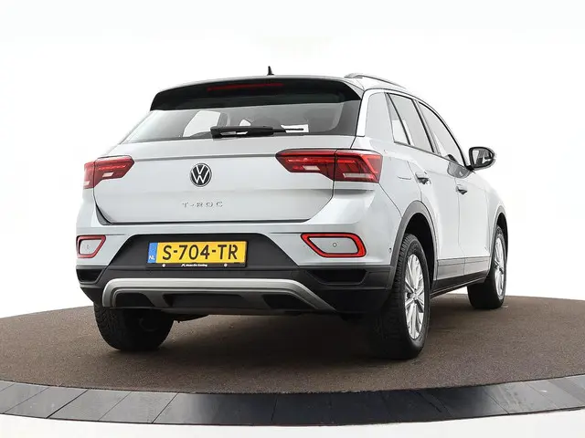 Volkswagen T-Roc 1.0TSI/110PK Life Business 2023 Benzine 2