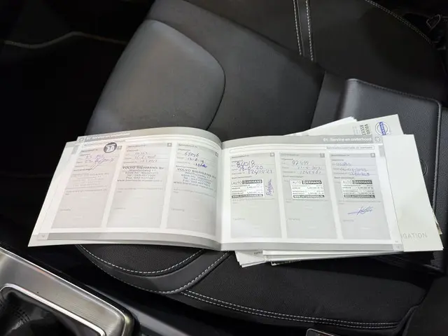 Volvo V40 V-40 1.6 T2 Momentum Navi 2014 Benzine 35