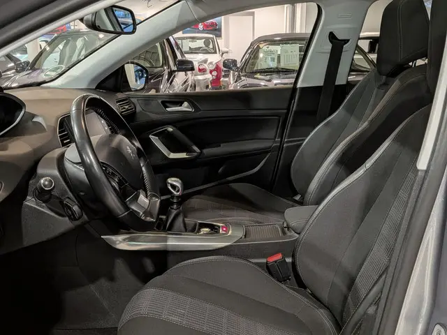 Peugeot 308 1.2 PureTech Allure 2018 Benzine 8