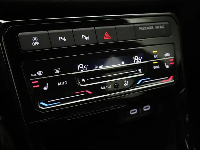 Volkswagen T-Cross 1.0TSI/116PK Goal DSG 2025 Benzine 23