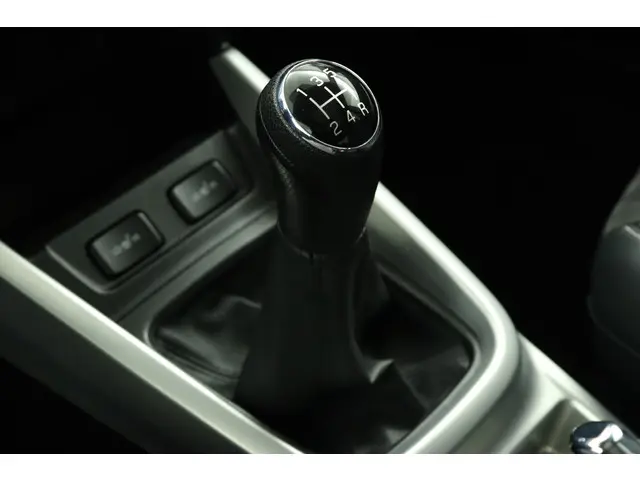 Suzuki Vitara 1.6 High Executive 2015 Benzine 27