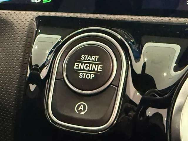 Mercedes-Benz A-Klasse 200 Premium Plus 2021 Benzine 32