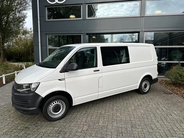 Volkswagen Transporter 2.0 TDI L2H1 DC 2018 Diesel 3