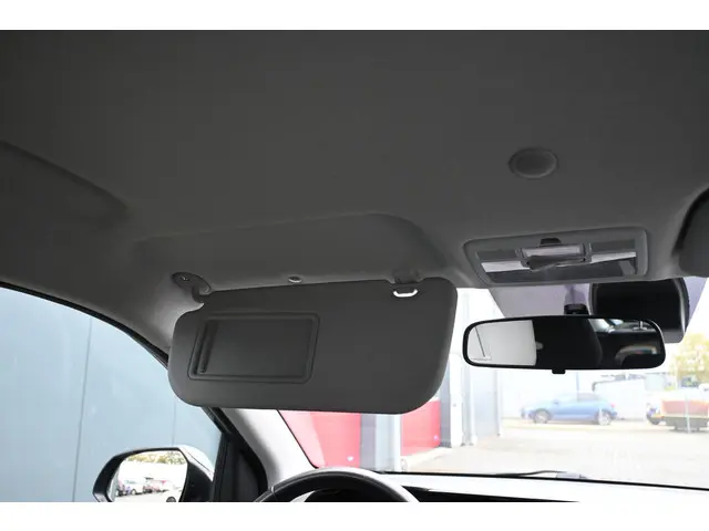 Hyundai i10 1.0 Comfort 2023 Benzine 24