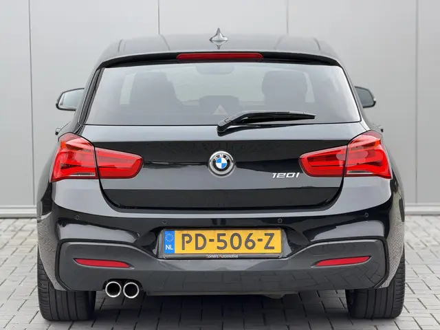BMW 1 Serie 120i M Sport High Executive 2017 Benzine 4