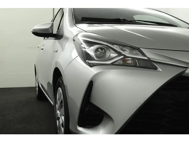 Toyota Yaris 1.5 Hybrid Active 2020 Hybride Benzine 38