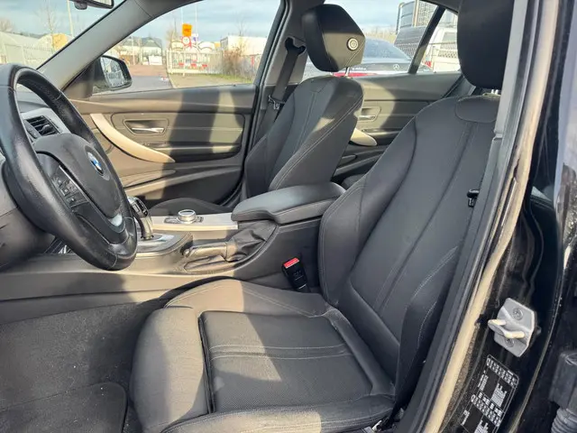 BMW 3 Serie 320d AUTOMAAT/HEADUP/NAVI 2018 Diesel 6