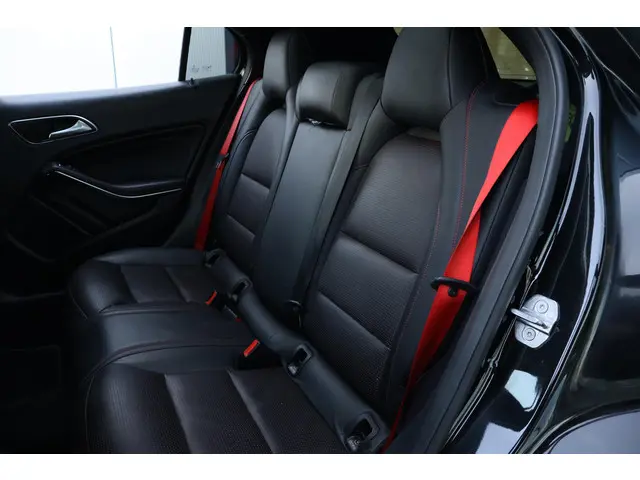 Mercedes-Benz GLA AMG 45 4MATIC 2018 Benzine 15