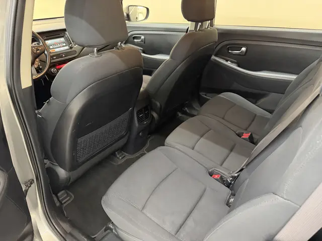 Kia Carens 1.6 GDi ComfortLine, 135Pk, 2015, 2015 Benzine 16