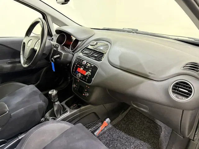 Fiat Punto 0.9 TwinAir Turbo 100 Lounge 2015 Benzine 28