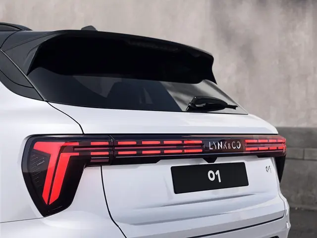 Lynk & Co 01 More 2025 Hybride Benzine 15