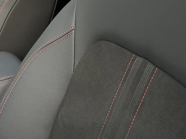 Ford Kuga 2.5 PHEV ST-Line X 2025 Hybride Benzine 26