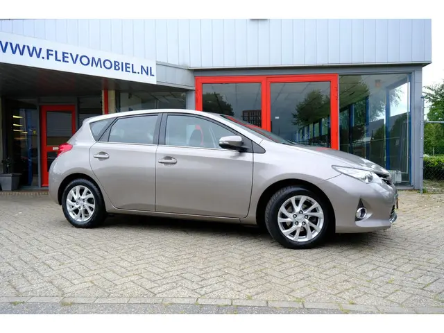Toyota Auris 1.6 Aspiration Clima|Cam|LMV 2013 Benzine 4