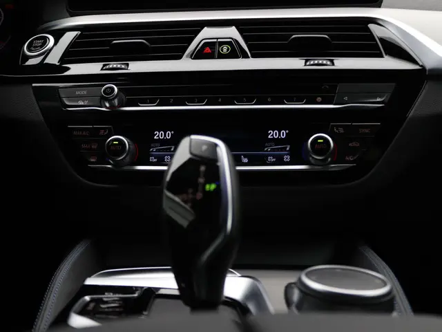BMW 5 Serie Sedan 540i 2022 Benzine 33