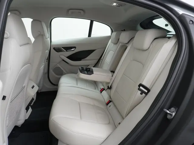 Jaguar I-PACE EV400 S 90 kWh 2018 Elektrisch 18