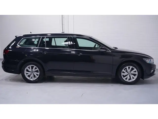 Volkswagen Passat Variant 1.5 TSI Business 2022 Benzine 8