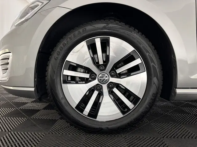 Volkswagen e-Golf {SOH-91%} 2019 Elektrisch 20