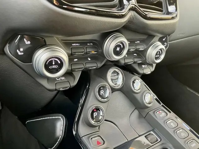 Aston Martin V8 Vantage 4.0 2021 Benzine 8