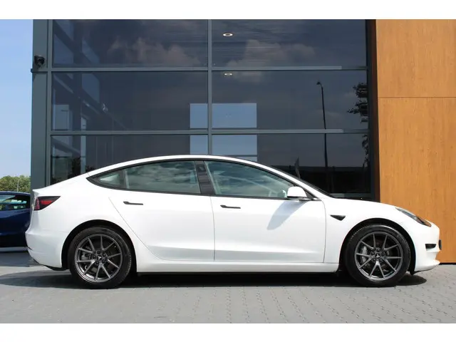 Tesla Model 3 Standard RWD Plus 60 kWh 2022 Elektrisch 11