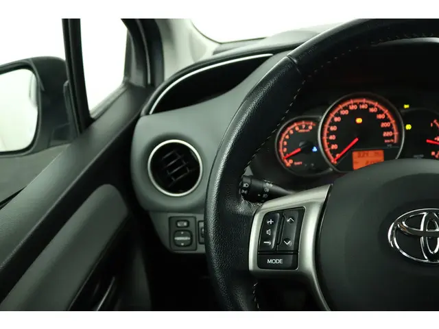Toyota Yaris 1.0 VVT-i Comfort 2015 Benzine 19