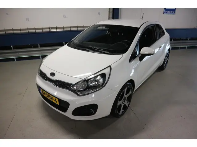 Kia Rio 1.2 CVVT Plus Pack / Velg / WHITE PACK ! ! 2012 Benzine 3