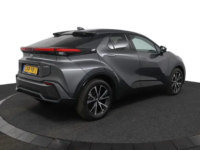 Toyota C-HR 2