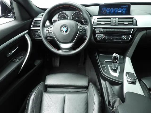 BMW 3 Serie Gran Turismo 320i 2017 Benzine 10