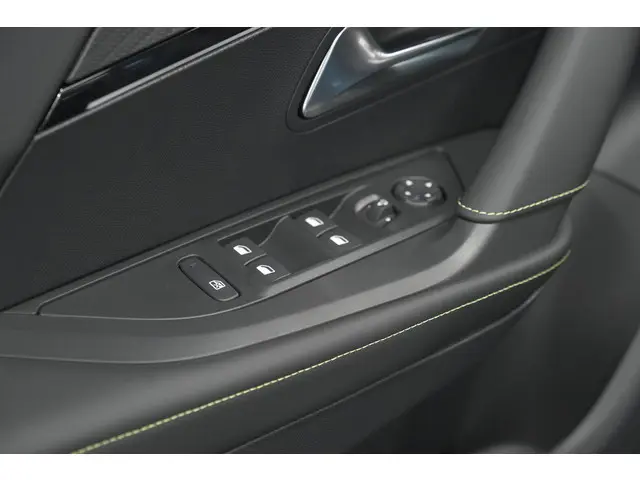 Peugeot 2008 Hybrid 145 e-DCS6 GT 2025 Hybride Benzine 25