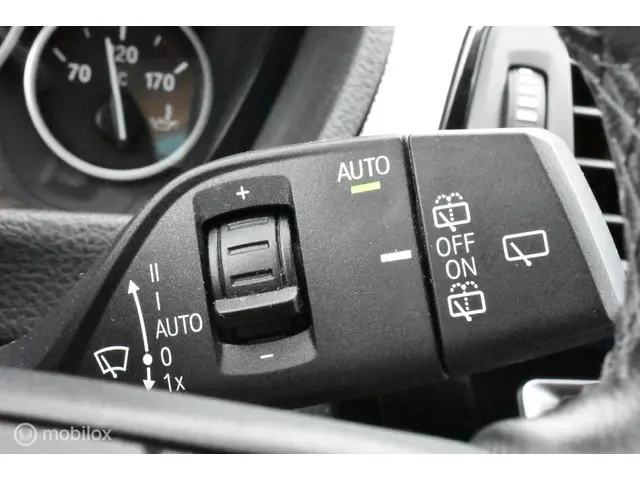 BMW 3 Serie Touring 320i Corporate Lease 2018 Benzine 18